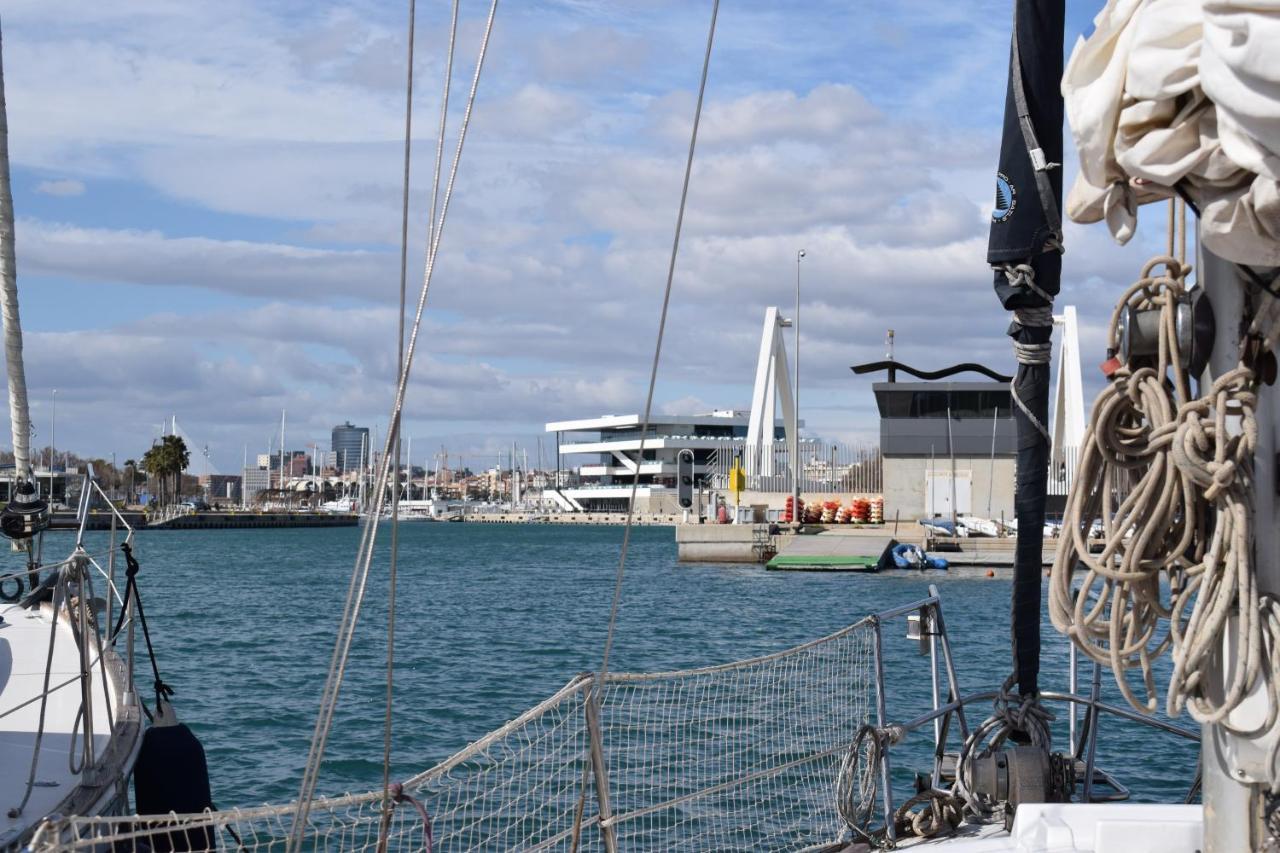 Отель Velero En Puerto De Valencia - E&M Boats Экстерьер фото