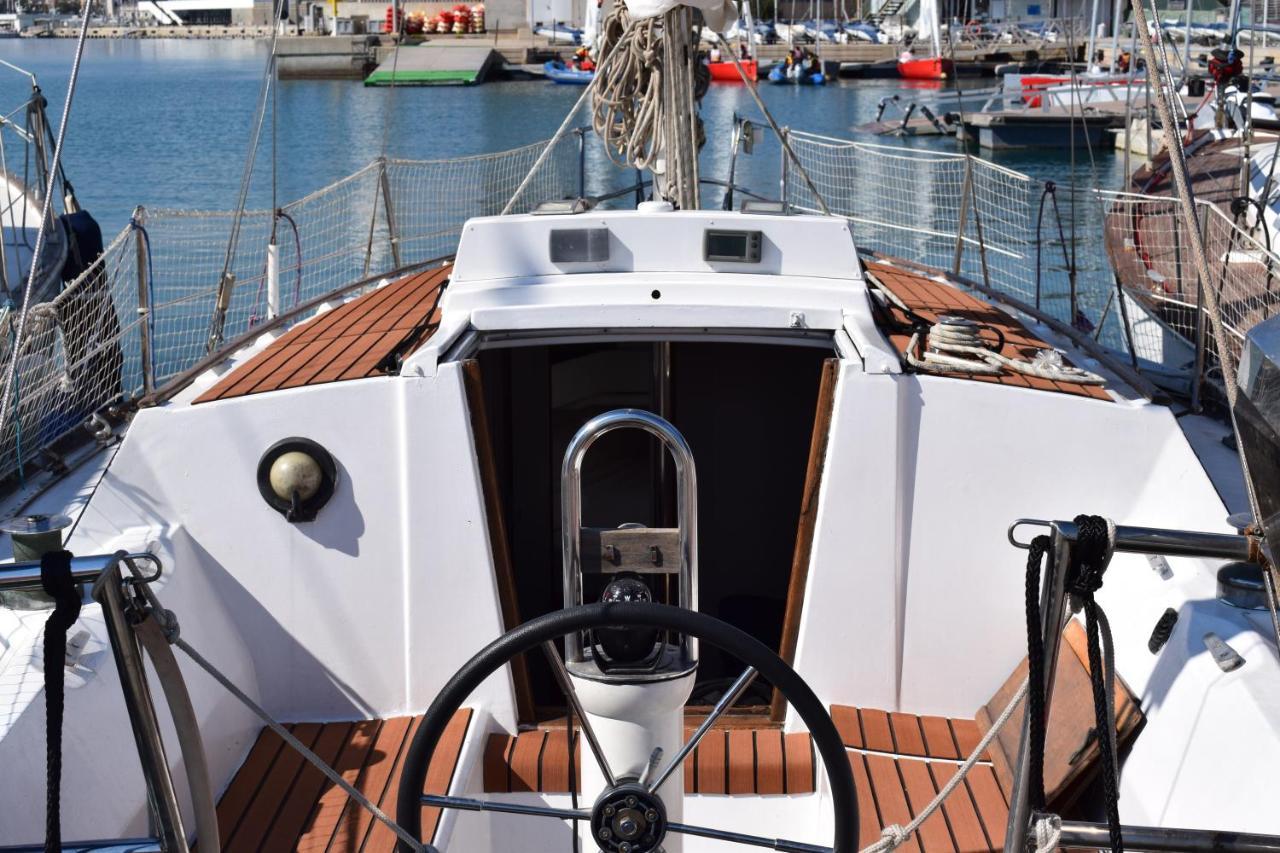 Отель Velero En Puerto De Valencia - E&M Boats Экстерьер фото